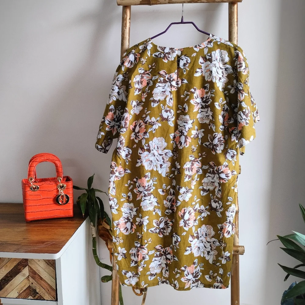 Floral Flounce Sleeve Long Top - Picture 3 of 16